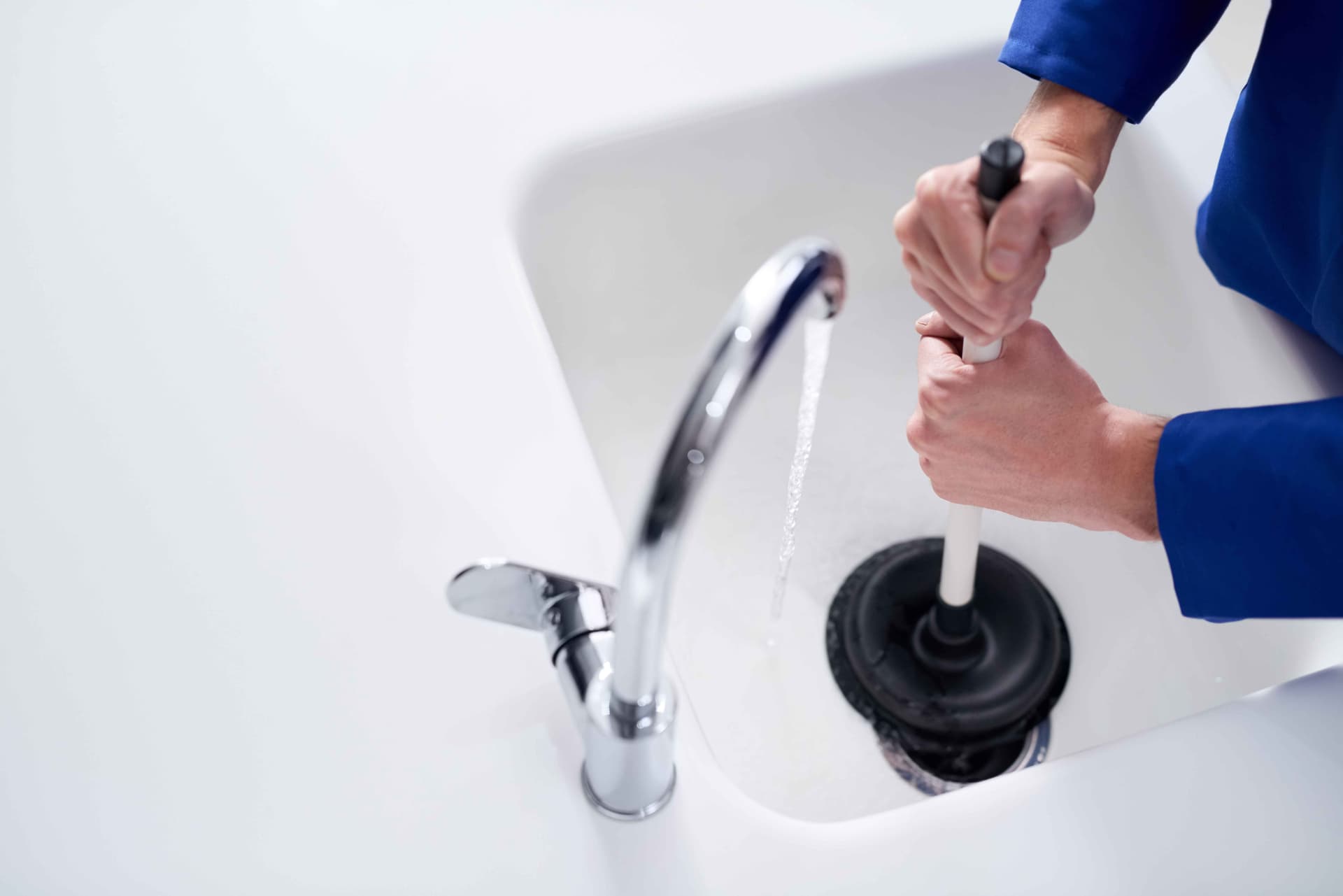 keeping-the-drains-clean-cropped-shot-of-a-plumber,jpg